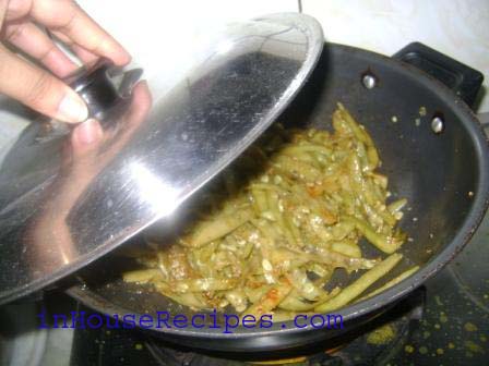 Cover the pan with the lid and cook for 2 mintues. 